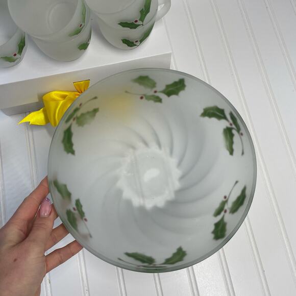 Vintage Federal Frosted Holly Berry Ivy Punch Biwl Set 12 Cups - Picture 5 of 9